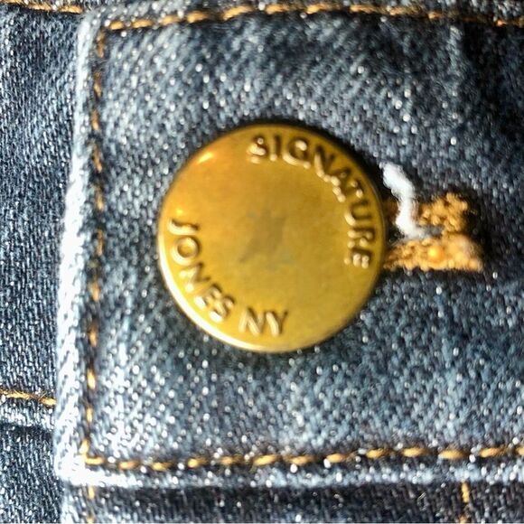 Jones New York Signature Stretch Bootcut Jeans in Dark Blue Wash Women’s 8 - Picture 4 of 8